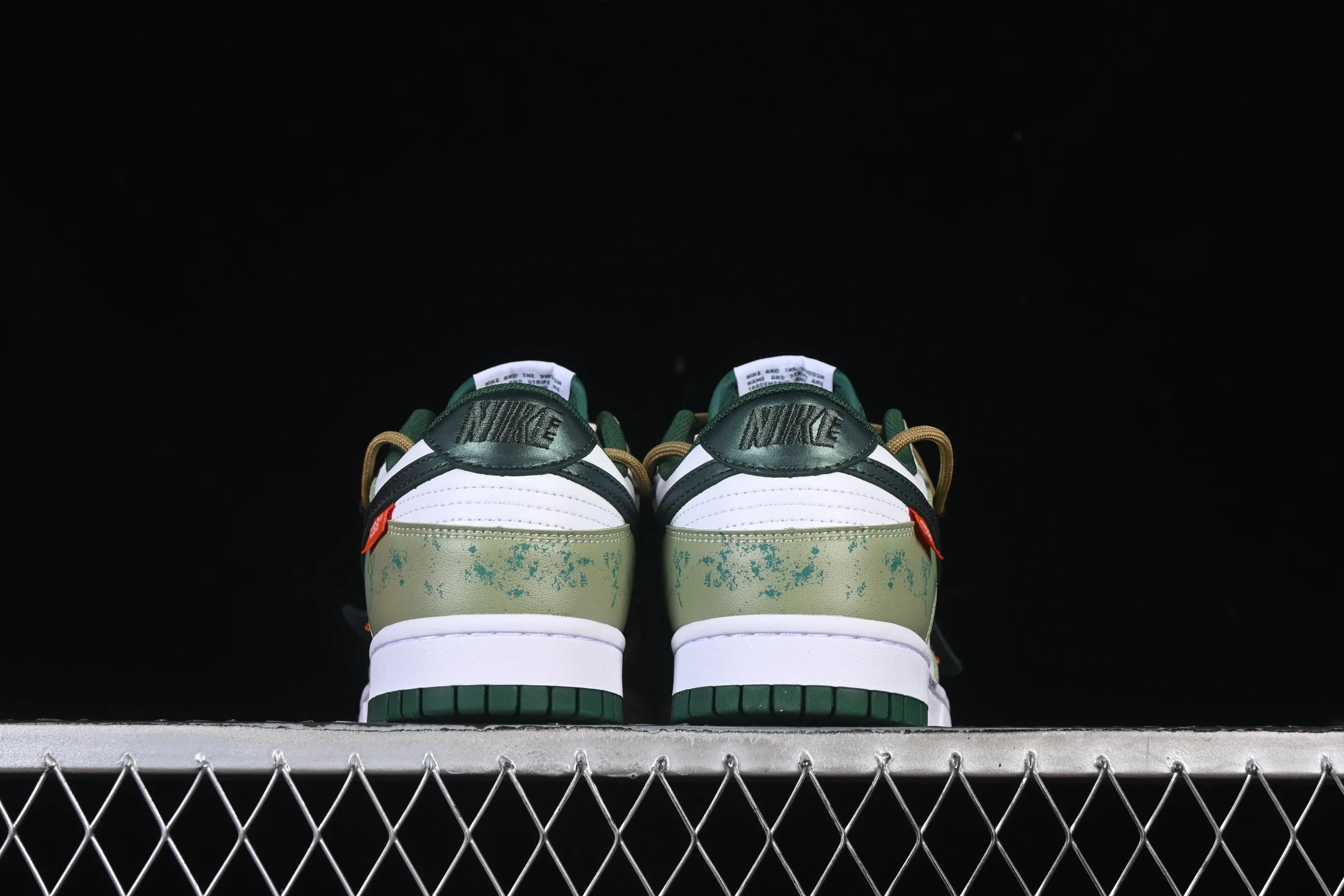 All categories Nk SB Dunk Series Nk SB Dunk Low High-end customized low-top sneakers Nike SB Dunk Low white and green straps low-top casual sneakers DD1391-100